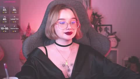 Snapshot of red_queeen chatting on January 17, 10:12 pm QUEEN OF EVIL online show from January 17, 10:12 pm