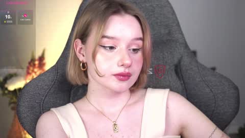 Snapshot of red_queeen chatting on January 25, 12:59 am QUEEN OF EVIL online show from January 25, 12:59 am