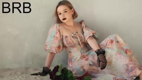 Snapshot of red_queeen chatting on February 13, 11:26 pm QUEEN OF EVIL online show from February 13, 11:26 pm