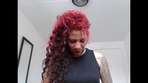 Snapshot of red_savage_ chatting on April 6, 4:30 pm Instagram Valerie yourdream online show from April 6, 4:30 pm