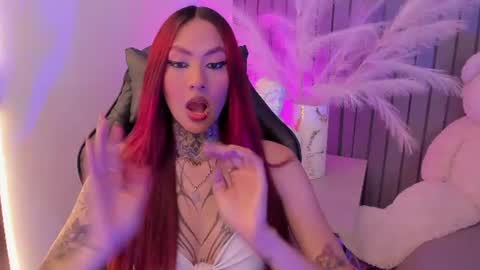 Snapshot of red_sinclair chatting on June 12, 3:55 pm red_sinclair online show from June 12, 3:55 pm