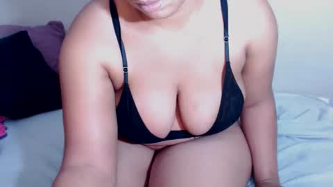 Snapshot of redbonexx22 chatting on March 7, 6:54 am redbonexx22 online show from March 7, 6:54 am