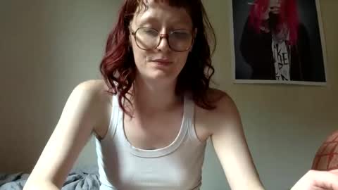 redcassie666 online show from May 2, 3:28 pm