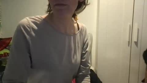 Snapshot of redfoxofficial chatting on November 15, 12:56 pm Redfox online show from November 15, 12:56 pm