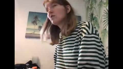 Snapshot of redfoxofficial chatting on December 4, 10:35 am Redfox online show from December 4, 10:35 am