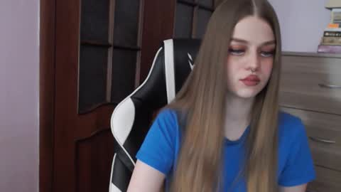 Lily online show from November 2, 1:41 am