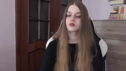 Lily online show from November 14, 2:32 am