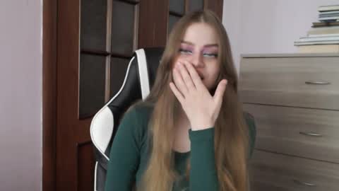 Lily online show from May 12, 2:30 am