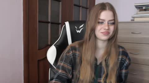 Lily online show from May 25, 3:23 am