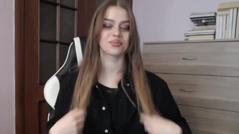 Lily online show from May 26, 2:40 am