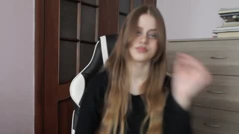 Lily online show from May 28, 2:31 am