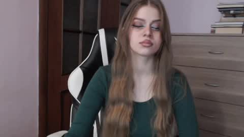 Lily online show from May 29, 2:53 am