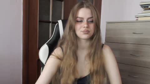 Lily online show from June 3, 3:20 am