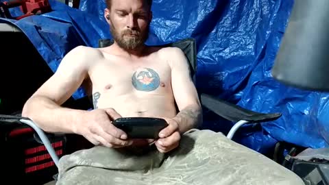 Snapshot of redheadlover828 chatting on January 9, 11:25 am Kevin online show from January 9, 11:25 am