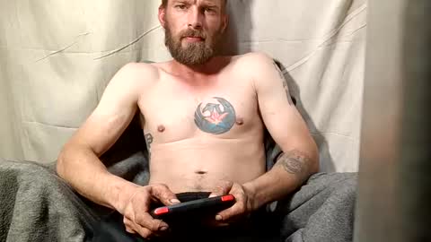 Snapshot of redheadlover828 chatting on February 4, 7:51 am Kevin online show from February 4, 7:51 am