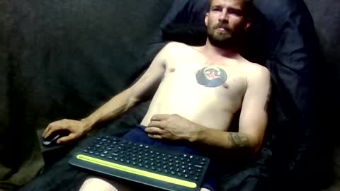 Snapshot of redheadlover828 chatting on November 9, 2:10 am Kevin online show from November 9, 2:10 am