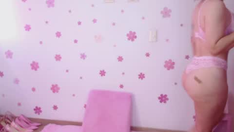 Snapshot of redheadmodel chatting on May 29, 10:19 pm SAKURA online show from May 29, 10:19 pm