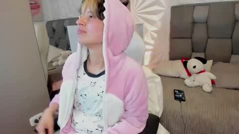 redhood_1_ online show from March 5, 4:52 am