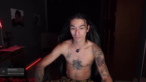 Snapshot of redrum_696 chatting on March 3, 3:45 am Red online show from March 3, 3:45 am