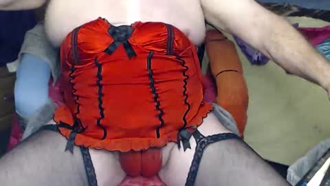 Snapshot of redsatincoatt chatting on November 29, 6:16 am Red Satin Coat online show from November 29, 6:16 am