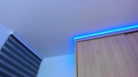 Snapshot of redski77 chatting on December 23, 9:38 am redski77 online show from December 23, 9:38 am