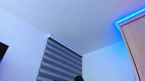 Snapshot of redski77 chatting on January 4, 9:32 am redski77 online show from January 4, 9:32 am