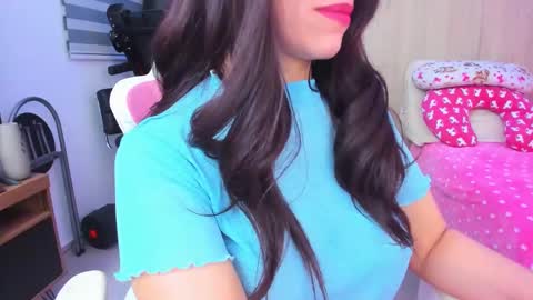 Snapshot of redski77 chatting on January 24, 9:17 am redski77 online show from January 24, 9:17 am