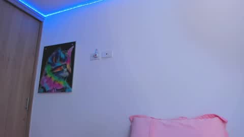 Snapshot of redski77 chatting on March 6, 9:25 am redski77 online show from March 6, 9:25 am