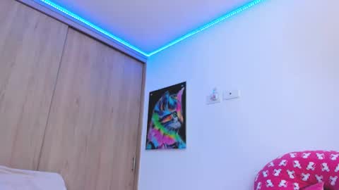 Snapshot of redski77 chatting on March 10, 9:21 am redski77 online show from March 10, 9:21 am