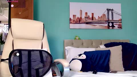 Yanella online show from October 11, 4:05 pm