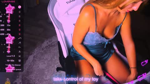 reggieMeow online show from December 11, 3:02 am