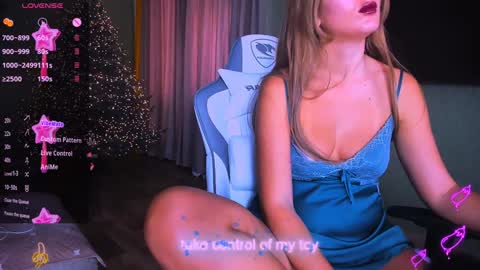 reggieMeow online show from December 15, 5:56 am