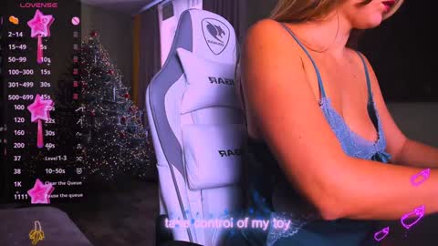 reggieMeow online show from December 17, 4:45 am