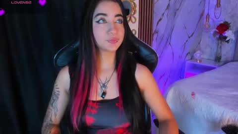 Snapshot of regina_storm chatting on March 22, 2:37 am online show from March 22, 2:37 am