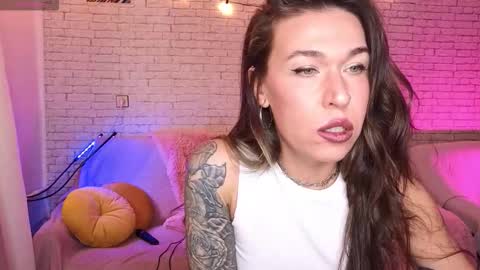 Snapshot of reginahawkinss chatting on October 20, 9:10 am ReginaHawkinss online show from October 20, 9:10 am