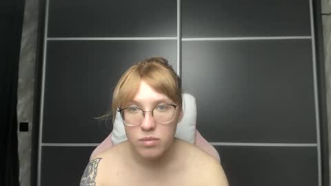 Snapshot of reginasmilee chatting on February 6, 10:15 am Regina online show from February 6, 10:15 am