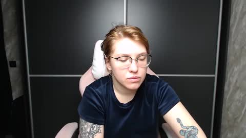 Snapshot of reginasmilee chatting on February 12, 3:51 am Regina online show from February 12, 3:51 am