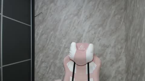 Snapshot of reginasmilee chatting on February 21, 6:18 am Regina online show from February 21, 6:18 am