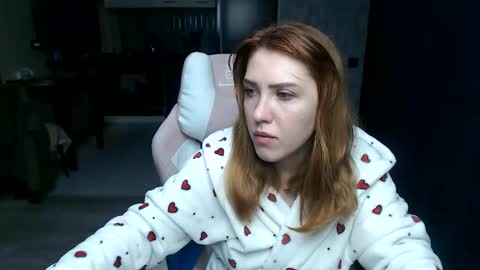 Snapshot of reginasmilee chatting on October 27, 12:26 am Regina online show from October 27, 12:26 am