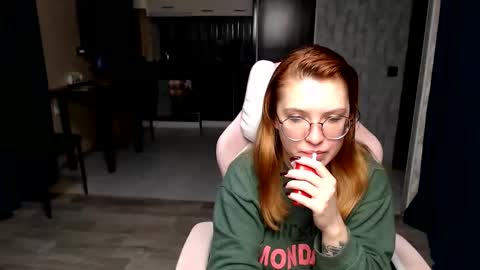 Snapshot of reginasmilee chatting on November 1, 12:56 am Regina online show from November 1, 12:56 am