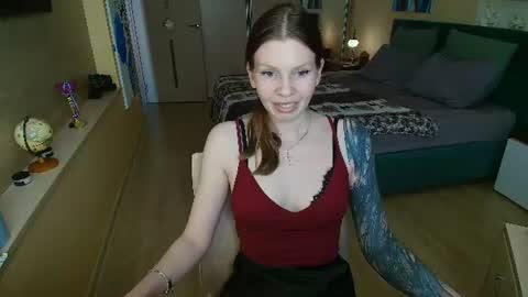 Snapshot of reginasparkle chatting on June 18, 8:47 am Regina online show from June 18, 8:47 am