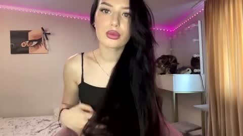 Amelia online show from July 8, 8:30 am