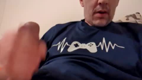 Snapshot of regularguy20 chatting on January 14, 8:41 am regularguy20 online show from January 14, 8:41 am