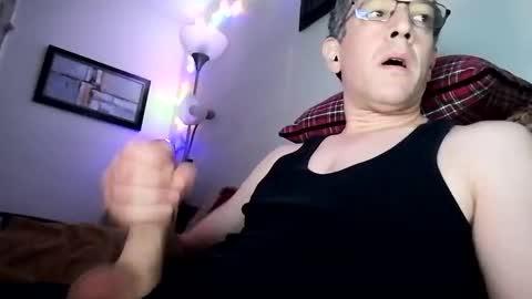 Snapshot of regularguy20 chatting on October 28, 9:46 am regularguy20 online show from October 28, 9:46 am