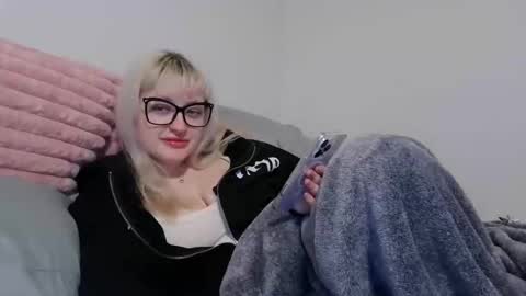 Snapshot of reiannmay chatting on November 19, 4:23 am reiannmay online show from November 19, 4:23 am