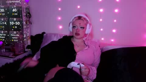 reiannmay online show from March 31, 1:40 am