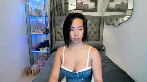 Snapshot of reighnempress chatting on January 10, 2:35 am reighnempress online show from January 10, 2:35 am