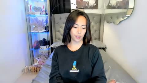 Snapshot of reighnempress chatting on March 5, 1:40 pm reighnempress online show from March 5, 1:40 pm