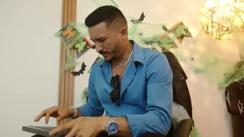 Snapshot of reiko_85_ chatting on October 13, 8:09 pm REIKO online show from October 13, 8:09 pm