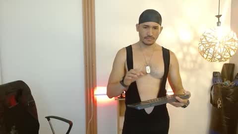 Snapshot of reiko_85_ chatting on November 5, 2:50 pm REIKO online show from November 5, 2:50 pm